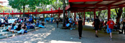 Alunos pelo campus
